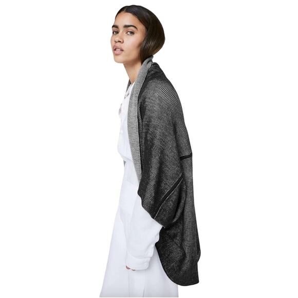 LULULEMON Exaltation Wrap One Size Black Silver Ice REVERSIBLE KNIT - Picture 1 of 4